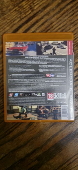 Pudełka z płytami po grach