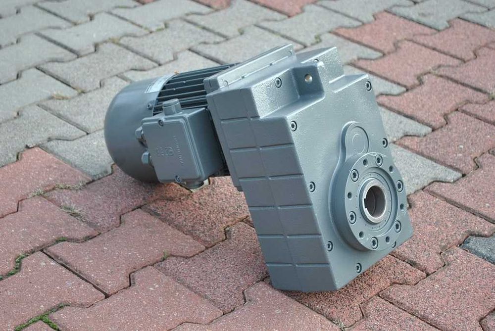 Motoreduktor 1.5kw. 200obr. z hamulcem. Firmy LENZE