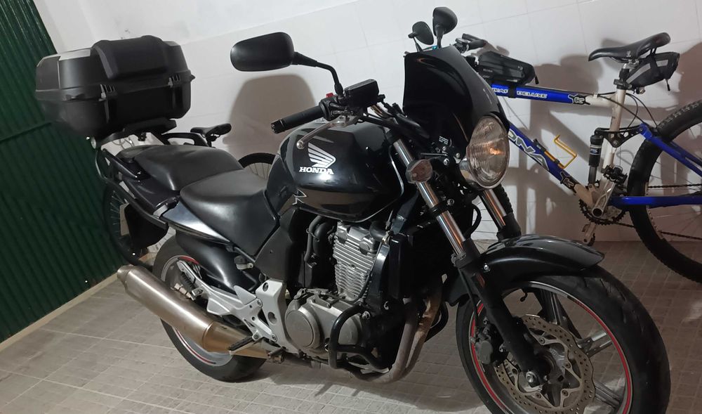 Mota Honda CBF 500 em bom estado