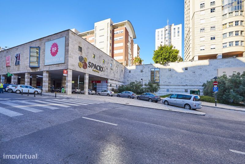 Lindo Studio Novo T1 junto padaria portuguesa e metro