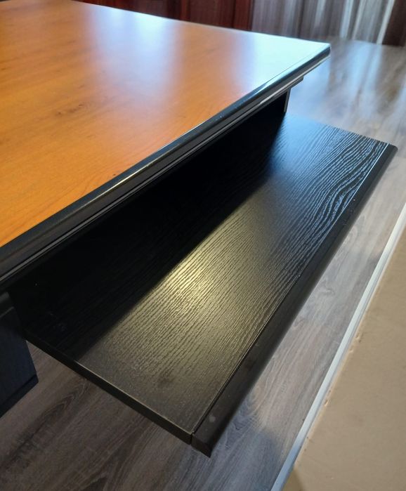 Secretária / Mesa de Computador