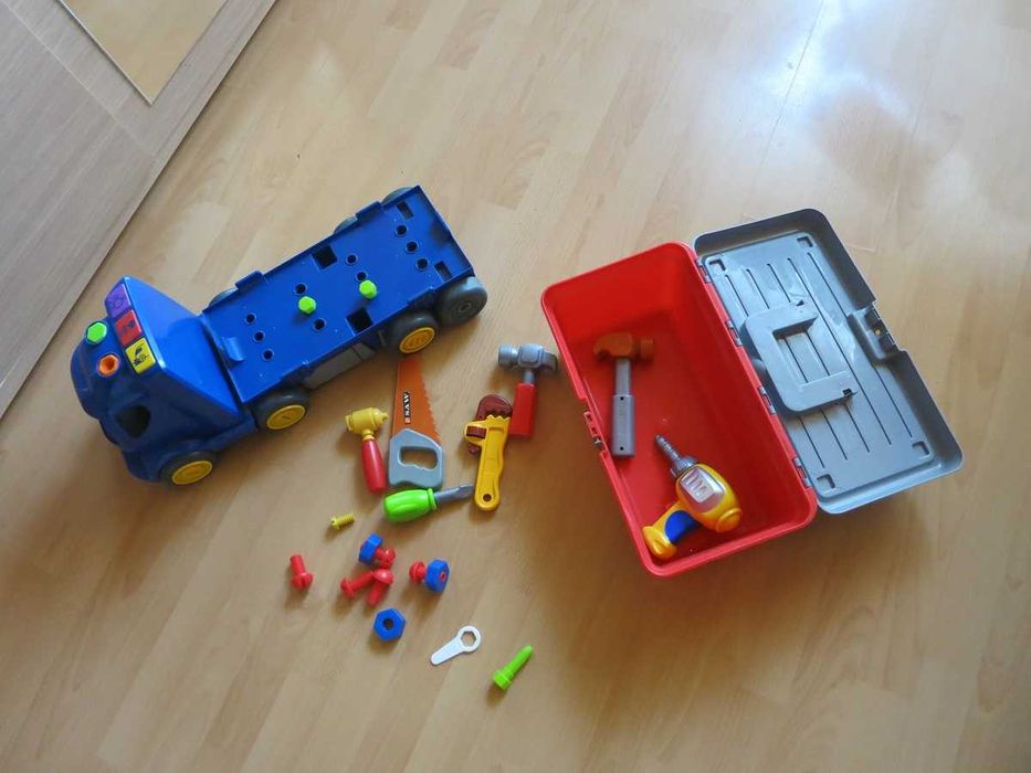 Duża ciężarówka, mechanik warsztat, budowniczy