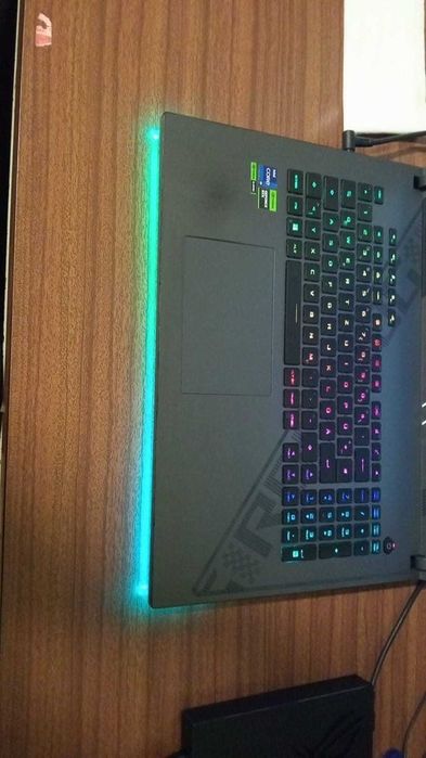 Portátil asus rog strix potente