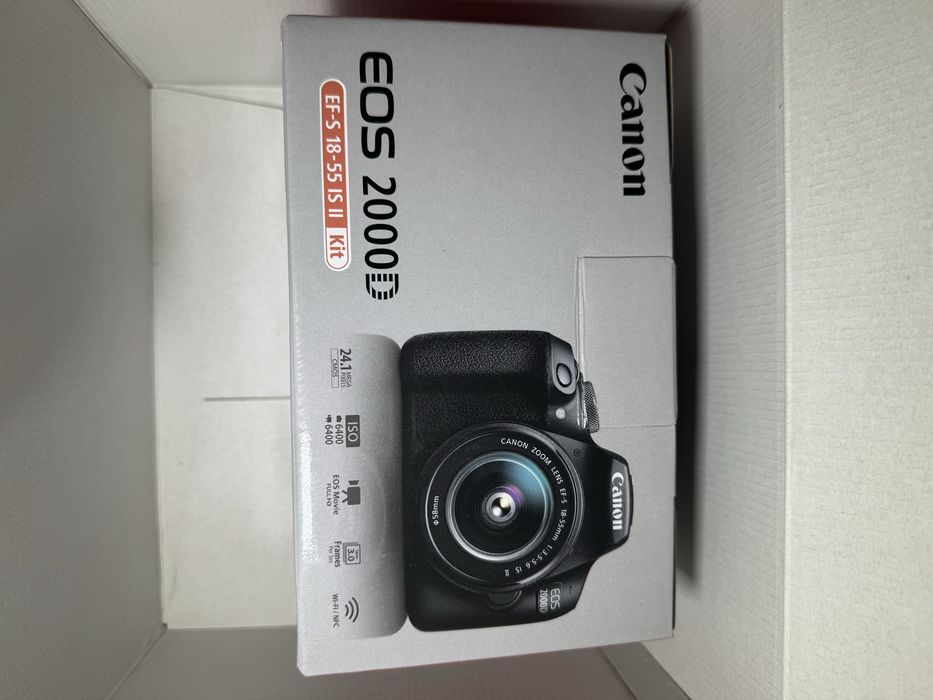 Canon EOS 2000D DSLR 24.1MP + Objetiva 18-55mm IS II + Bolsa + Cartão SD 64GB