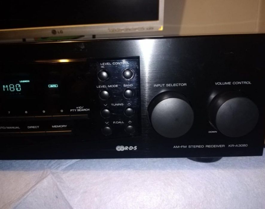 Amplificador Kenwood com rádio RDS