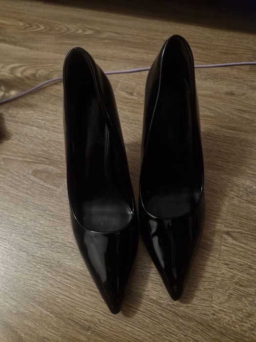 Czarne eleganckie damskie obcasy