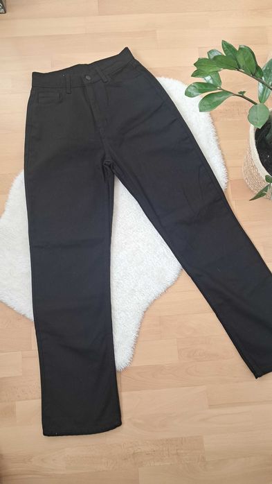 Czarne proste spodnie jeans wysoki stan rozmiar M
