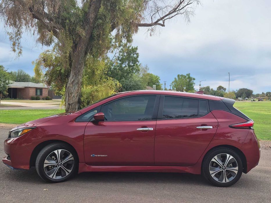 Nissan LEAF      2020
