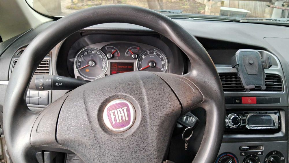 автомобиль fiat linea 1.4 t-jet