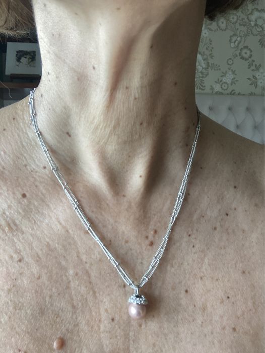 Colar e brincos Monet bijuteria novos. Em metal prateado com perolas