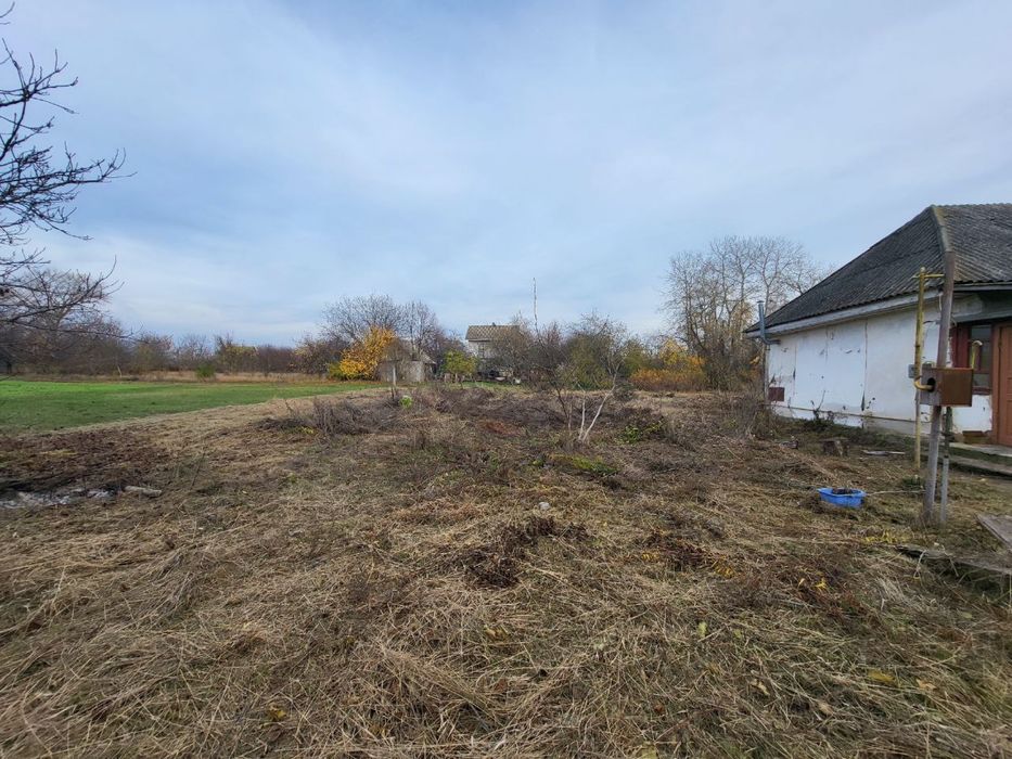 Будинок д ділянкою