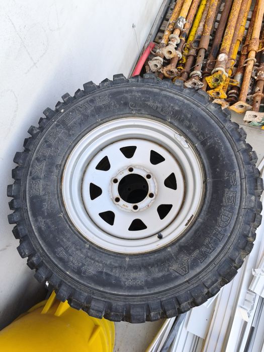 4 Pneus + jantes para jipe Pajero