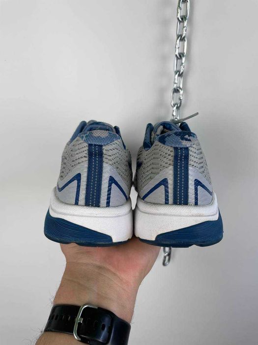 Жіночі спортивні кросівки asics gt-1000 8