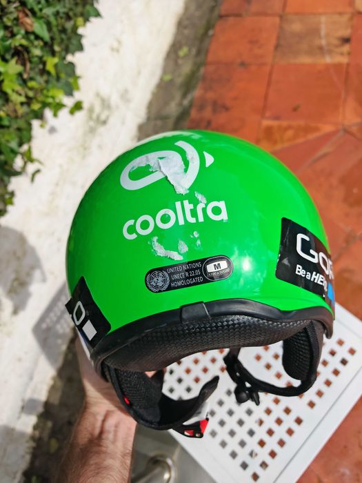 Capacete em bom estado, pode tirar autocolantes