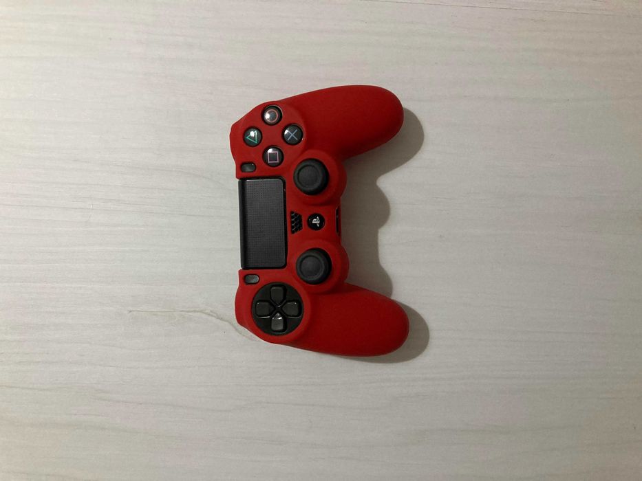 Controle preto PS4/ bom estado + capa com analógicos/ valor NEGOCIÁVEL