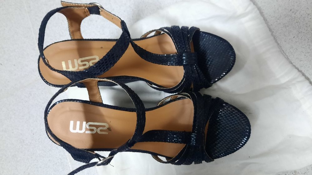 Sandálias pretas 40