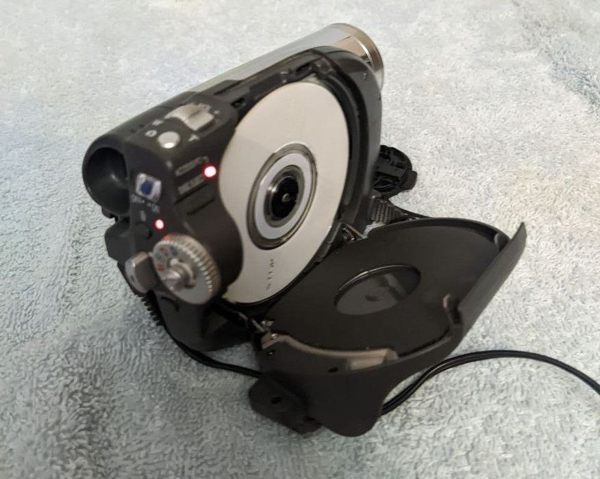 Видеокамера panasonic  VDR-D160 с 30× оптическим зумом
