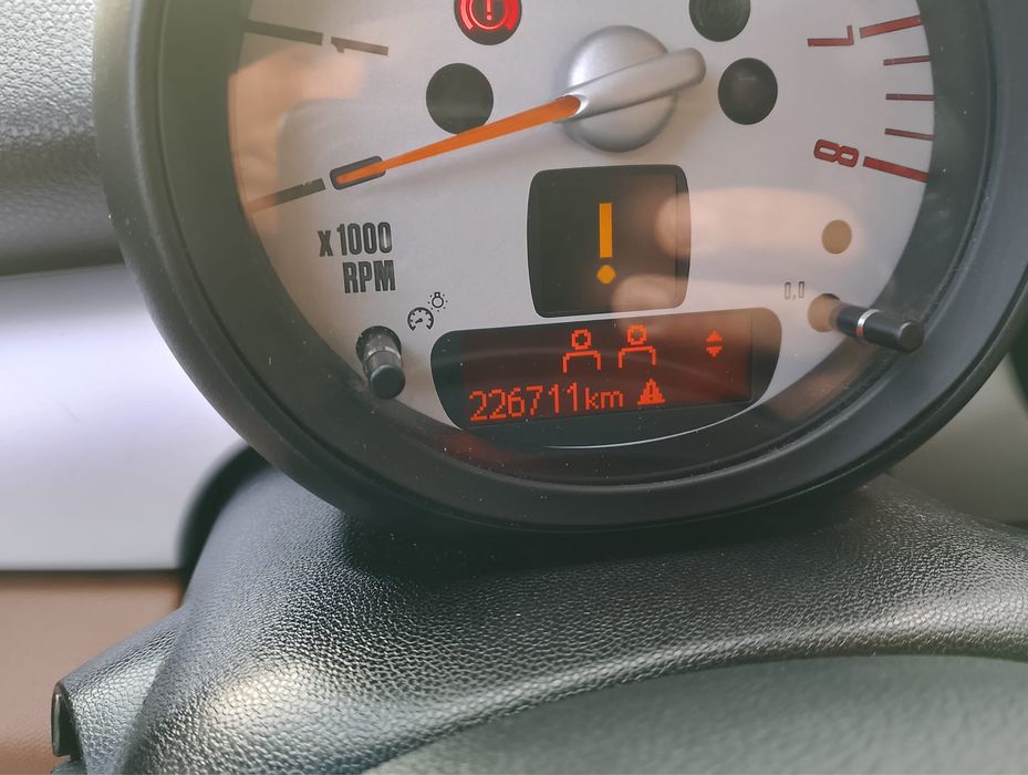Mini Cooper 1.6528942689064079364
