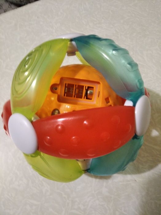 мяч на батарейке,паук,братья акробаты,детская рогатка,вагоны с рельсам