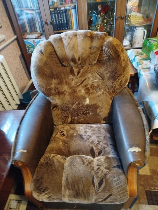 Диван и два кресла