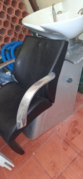 Vendo lavatório Cuba de louça.