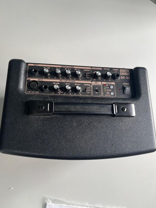 Amplificador Roland AC-33