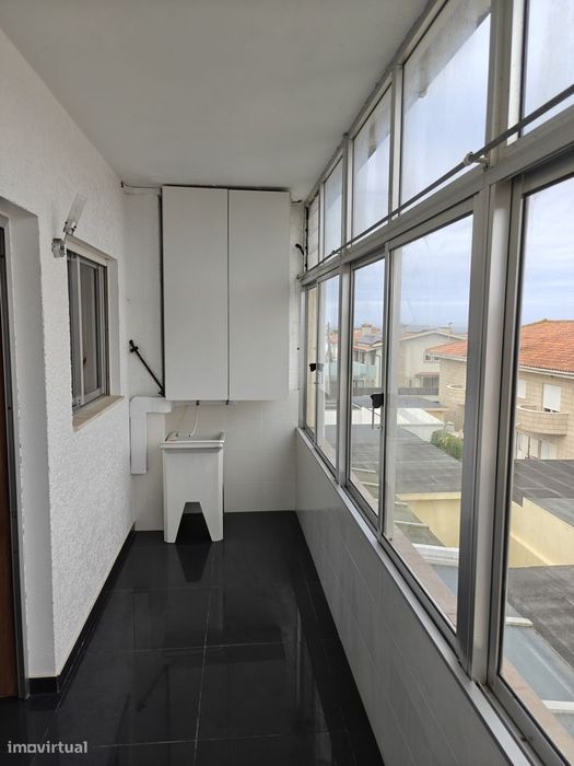 Apartamento T2 renovado junto ao mar