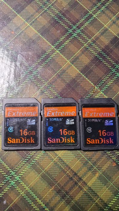 3x karty  pamięci SanDisc  16 GB