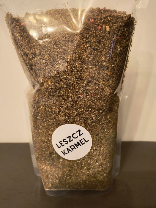 Zanęta wędkarska 1kg. LESZCZ KARMEL. Ciemna.