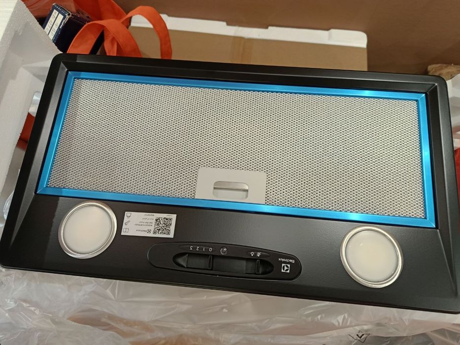 Продам новую вытяжку кухонную