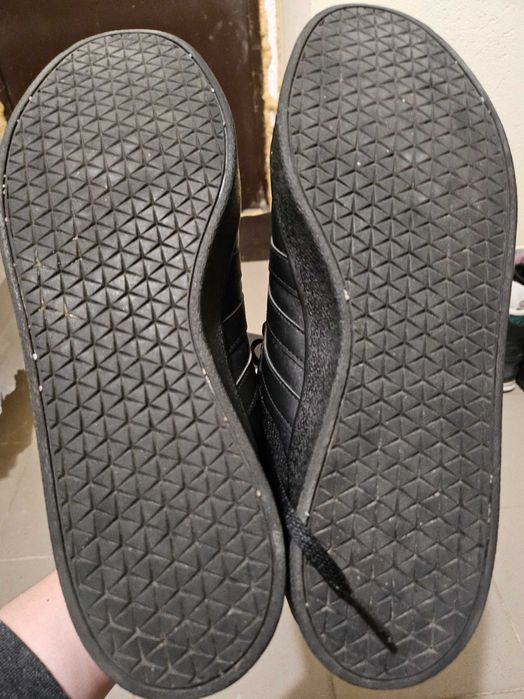 Продам кроссовки