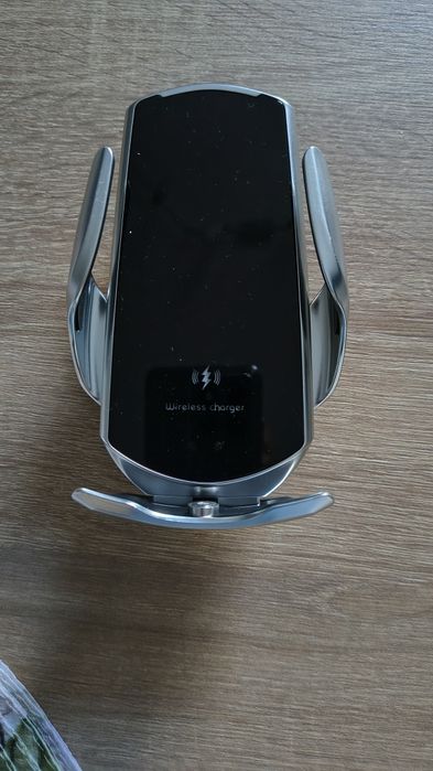 Uchwyt samochodowy do telefonu  z indukcja