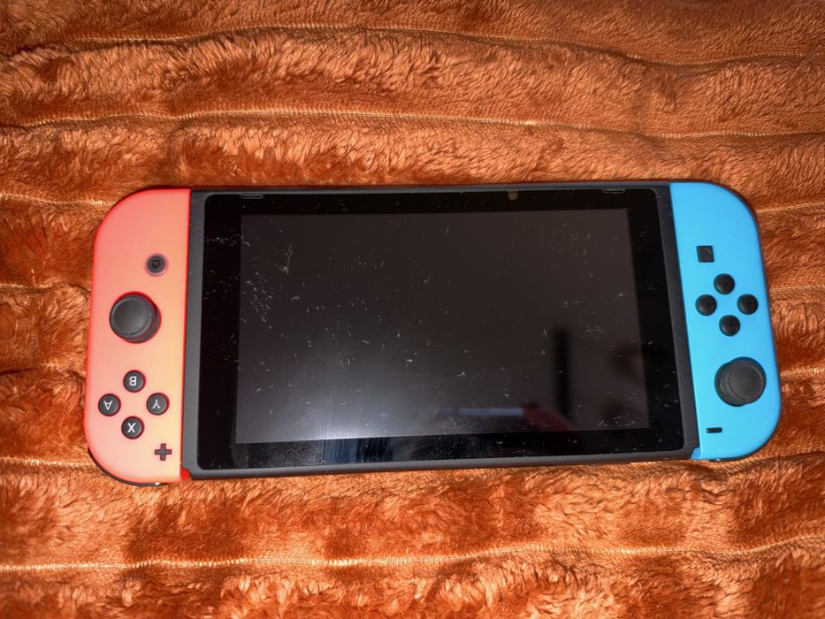 Sprzedam Nintendo Switch + 4 gry