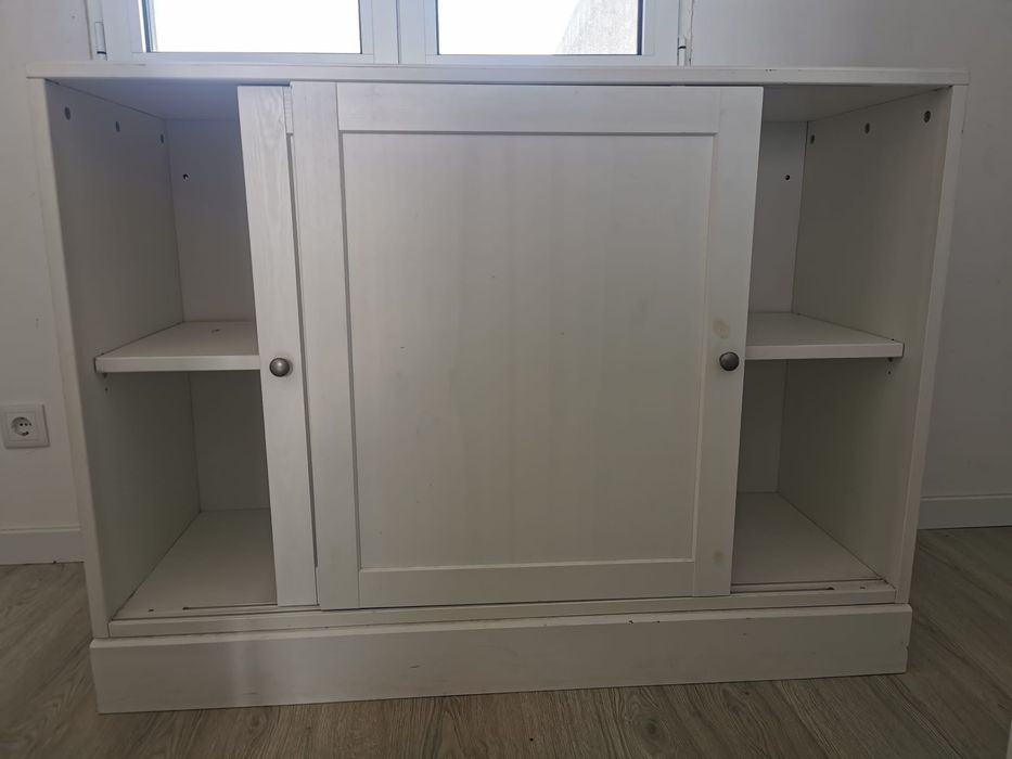 Vendo móvel aparador branco com portas deslizantes