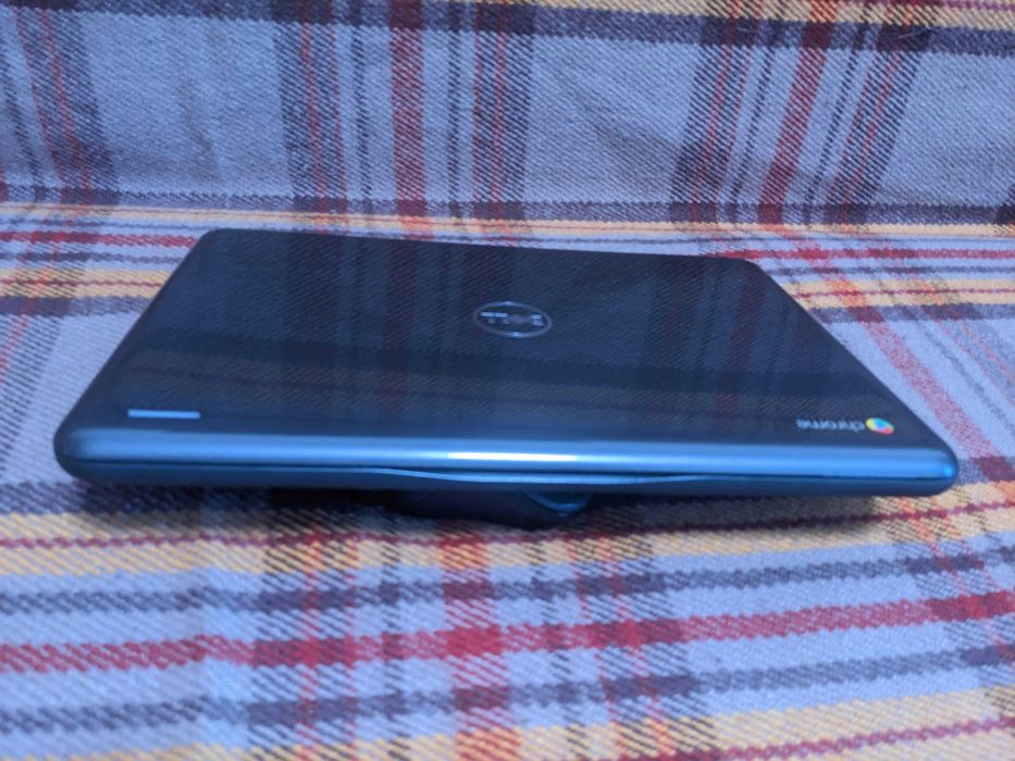 Компактний | Dell Chromebook 13 3380 (серія P80G, модель P80G002).