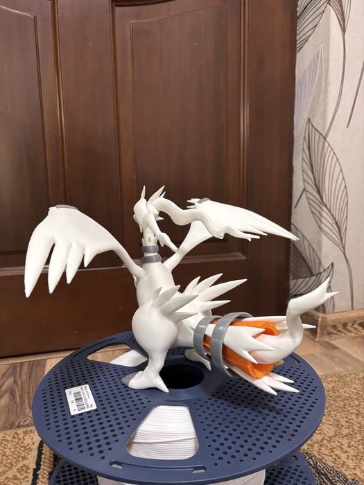 Reshiram figurka