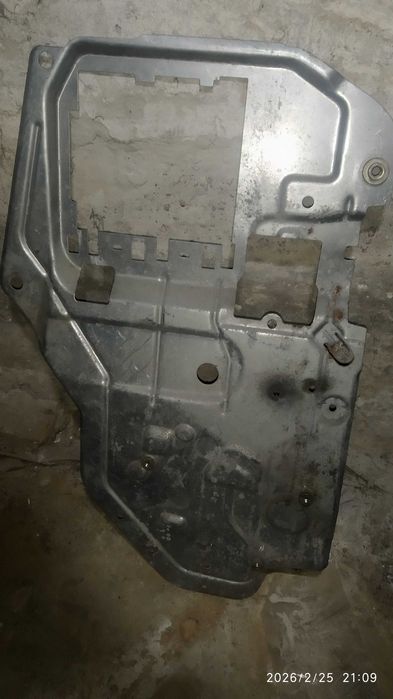 Кріплення замка VW Т5