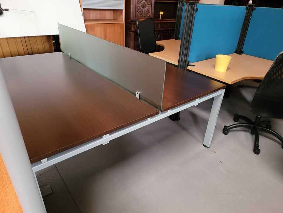 Secretária dupla com separador em vidro - Muito bom estado geral