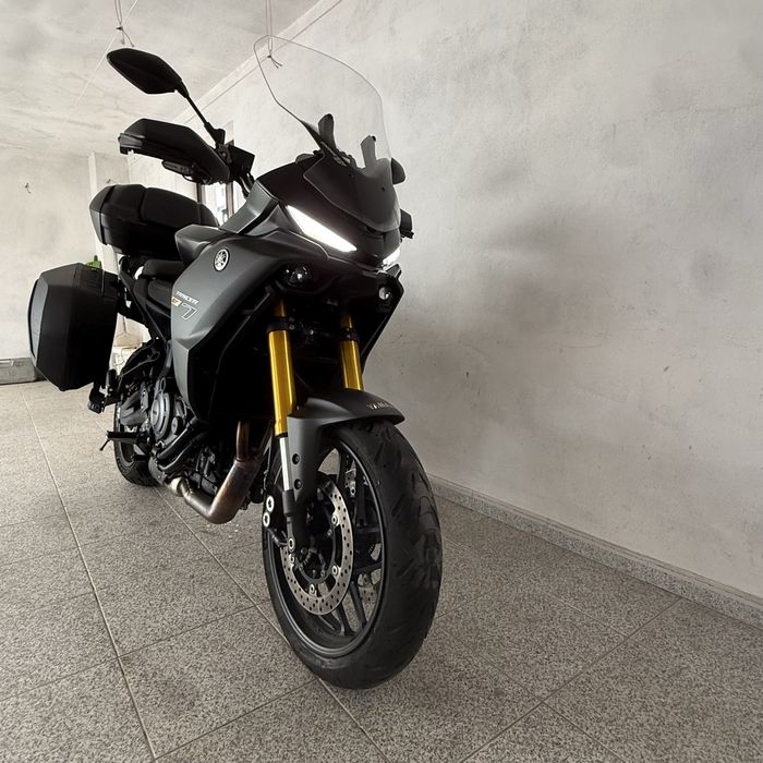 Yamaha Tracer 7 GT de 2025 akrapovic