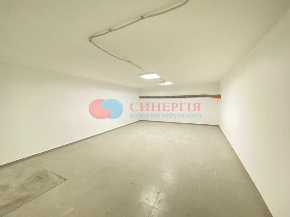 Будівля 2510м пр.Шухевича поруч Sky Mall, Оболонь