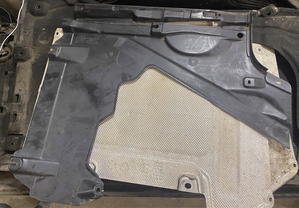 Захист Audi A4 B9, 8W0825216,8w0825215