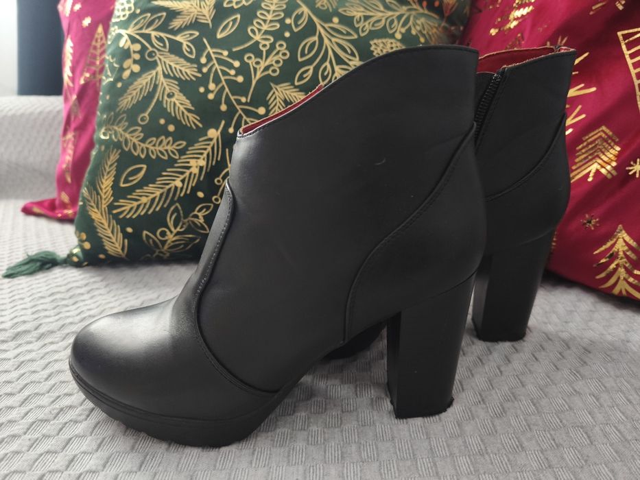 Botki czarne rozm. 39