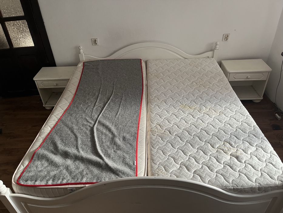 Łóżko drewniane i szafki nocne