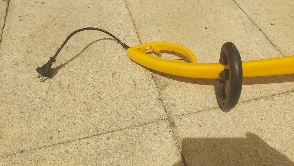 Aparador de relva com rolo de fio suplementar