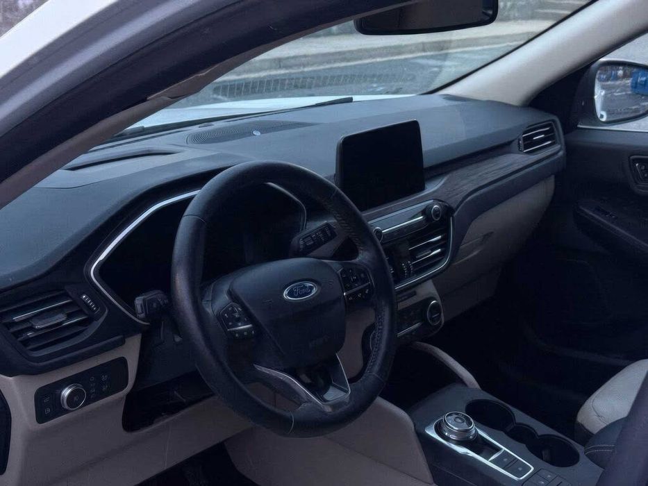 Ford Escape Hybrid Titanium      2020