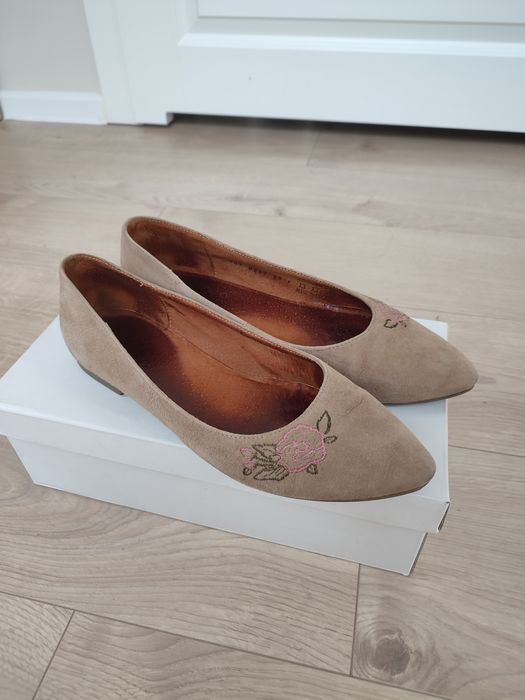 Baleriny buty skórzane Ryłko z różą 39