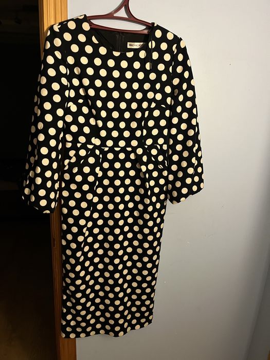 Міді-сукня в горошок