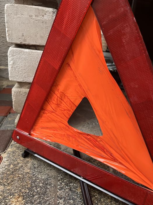 Аварійний знак автомобільний