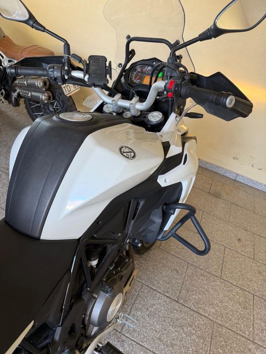 Benelli TRK 502 Branca
