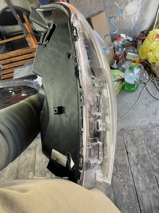 Фара Форд ескейп 2012р